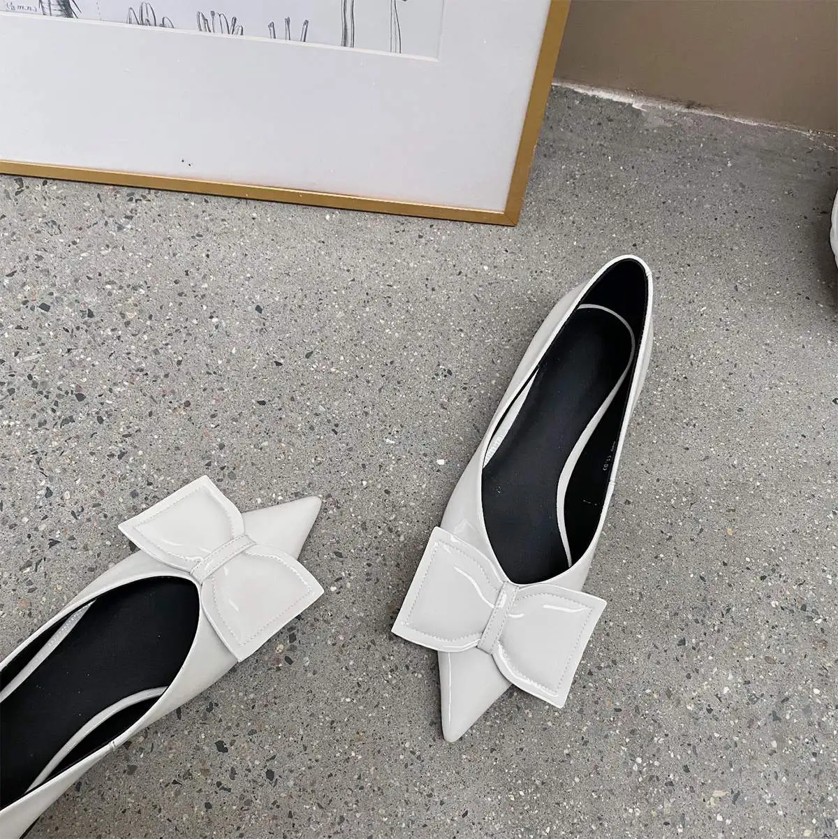 

Krazing Pot new pointed toe shallow low heels butterfly-knot daily wear dating convenient European style slip on women pumps L32