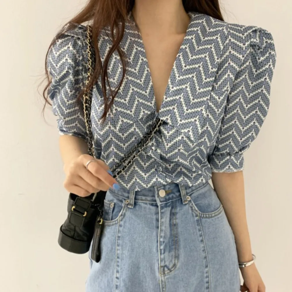 

Korean Fashion Blouse Shirt Women Vintage Striped Puff Sleeve V-neck Loose Ladies Office Lady Dating Shop Sweet Blouse Shirt Top