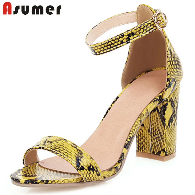 

Женские сандалии со змеиным принтом, на высоком каблуке