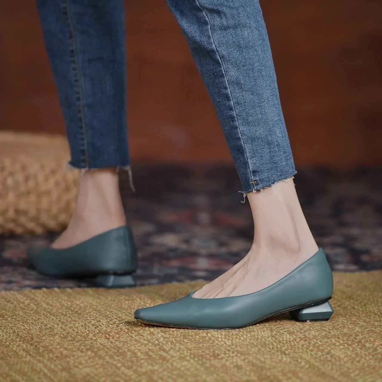 

Soft-soled work shoes 2021 new low-heeled thick heel all-match shallow mouth square toe single Fashion shoes female black