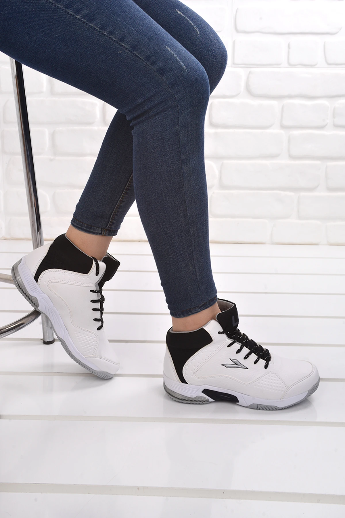 

League 19.01.10 Basket Lounge Female m Sports Shoes