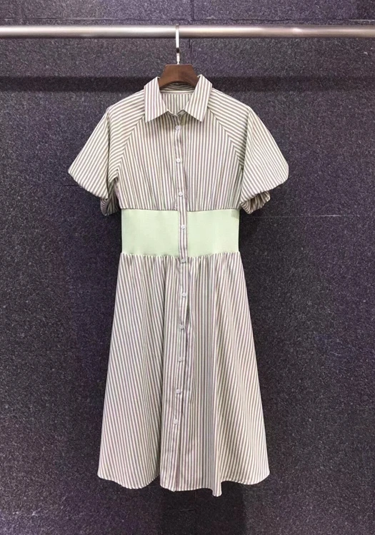 

Женское платье с отложным воротником, коротким рукавом-фонариком на талии