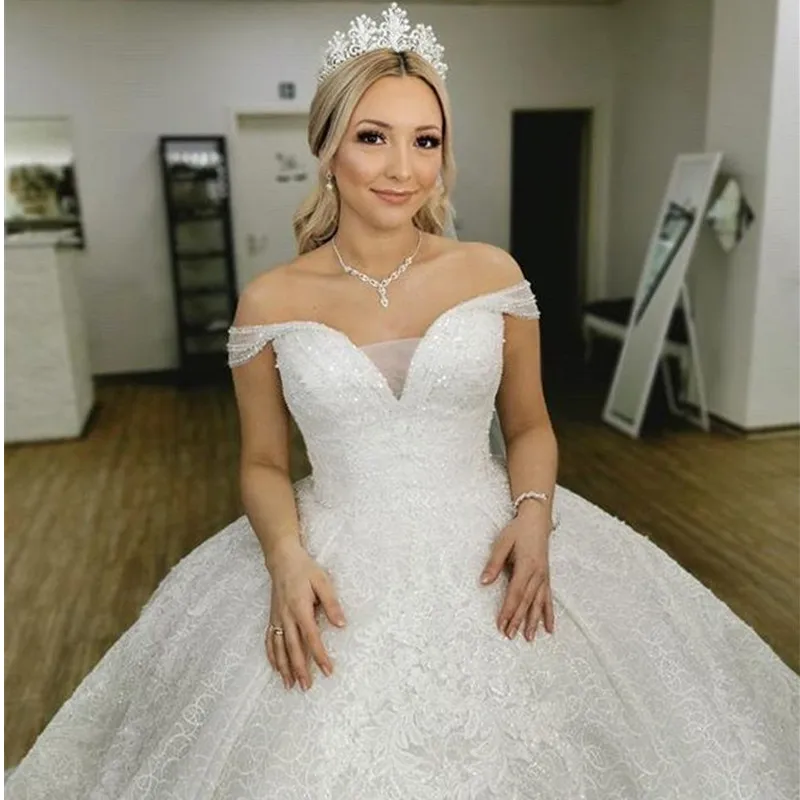 Романтическое кружевное бальное платье свадебное 2020 с аппликацией рукавами