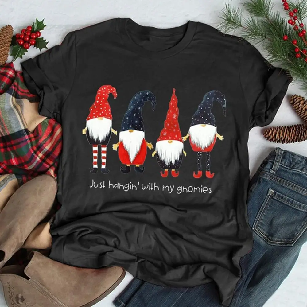 

Cute Santa Claus Graphic T-shirt Harajuku Vintage Xmas Shirt Just Hahgin' With My Gnomies Letter Print Christmas Women T shirt