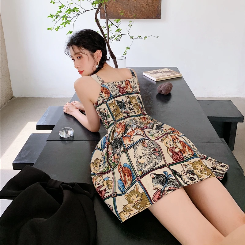 

French niche retro princess wind fluffy suspender skirt, small high-end sense of waist, thin suspender dress female