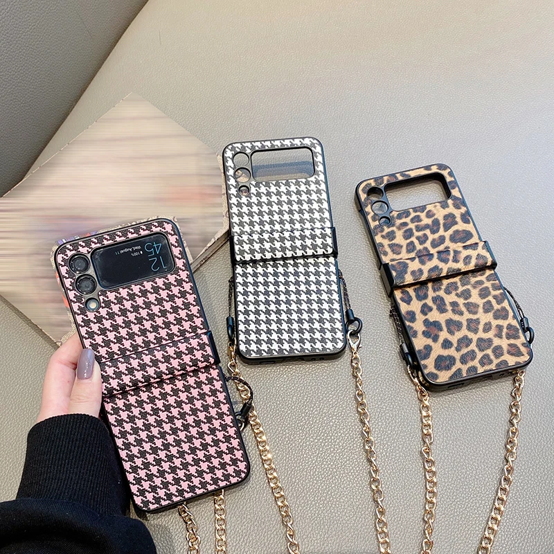 

Woman Z Flip3 Retro Leopard Print Leather Hard Phone Case For Samsung Galaxy Z Flip 3 5G Crossbody Gold Chain Houndstooth Cover