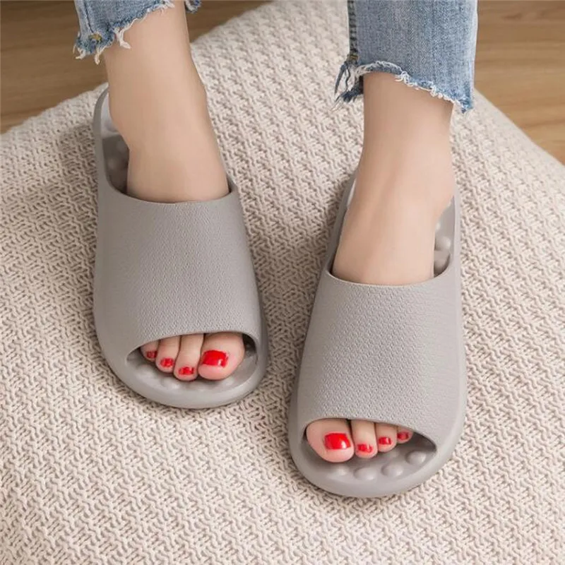 Летние домашние тапочки для пар женские и мужские массажные шлепанцы на мягкой