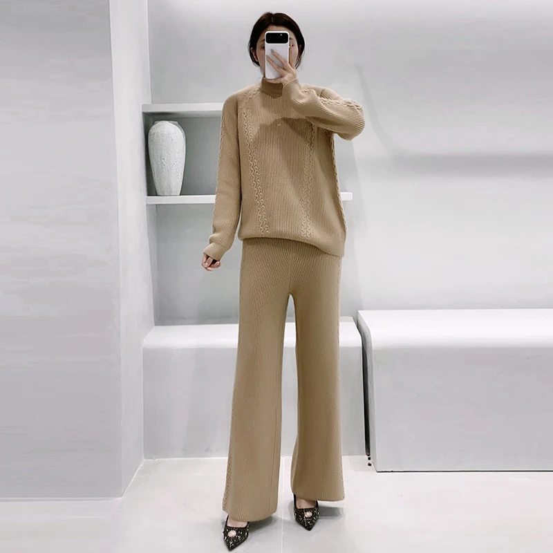 

Осенне-зимний элегантный костюм из 2 предметов со штанами Женский вязаный комплект из двух предметов с длинными рукавами и высоким воротник...