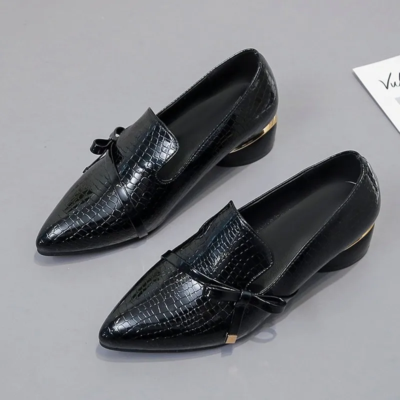 Туфли лодочки женские из лакированной кожи высокий каблук заостренный носок