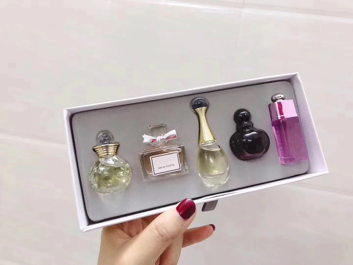 

5 in 1 Hot Brand Perfume For Women Portable Female Sample Parfum Flower Deodorant Lasting Fashion Lady Fragrance Beautiful Box