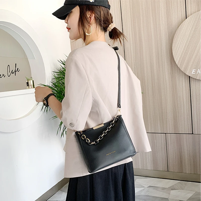 

Women Fashion Shoulder Bag Solid Crossbody Chain Bag Handbag Stylish Bucket Bag Leather Purese for Ladies' Shopping Dating