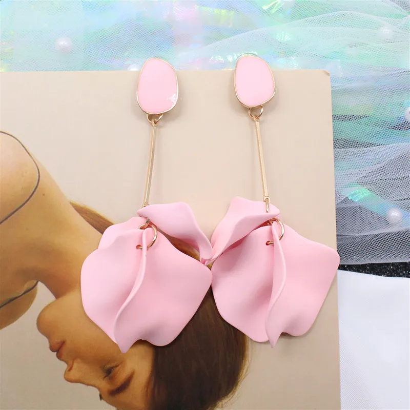 Женские серьги с подвесками в виде лепестков длинные акриловыми Корейском стиле