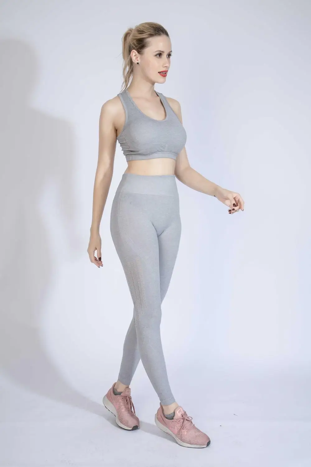 Женский комплект для йоги серые бесшовные леггинсы и спортивный бюстгальтер