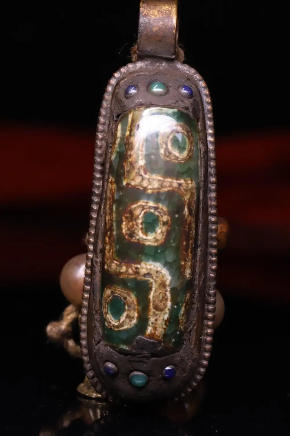 

wedding decoration Tibetan monasteries collect pure hand-inlaid gemstones Three-eyed dzi bead statue