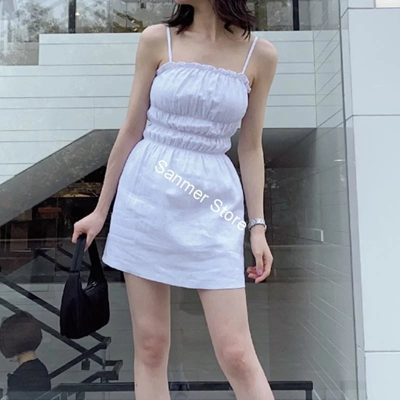 

Женское платье на бретельках без рукавов с открытыми плечами