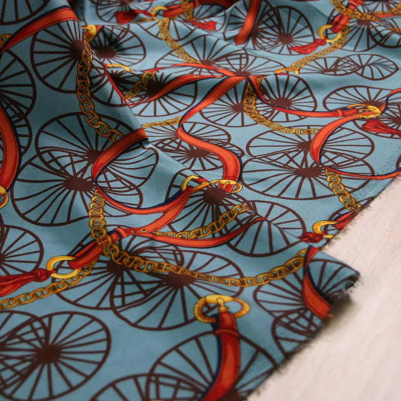 Карета и цепочка с лошадью напечатанная эластичная атласная ткань tissu au meter яркий