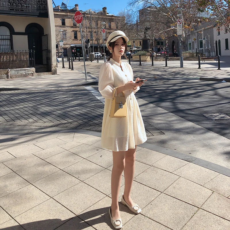 Женское однотонное мини-платье с рукавами-фонариками и круглым вырезом | Женская