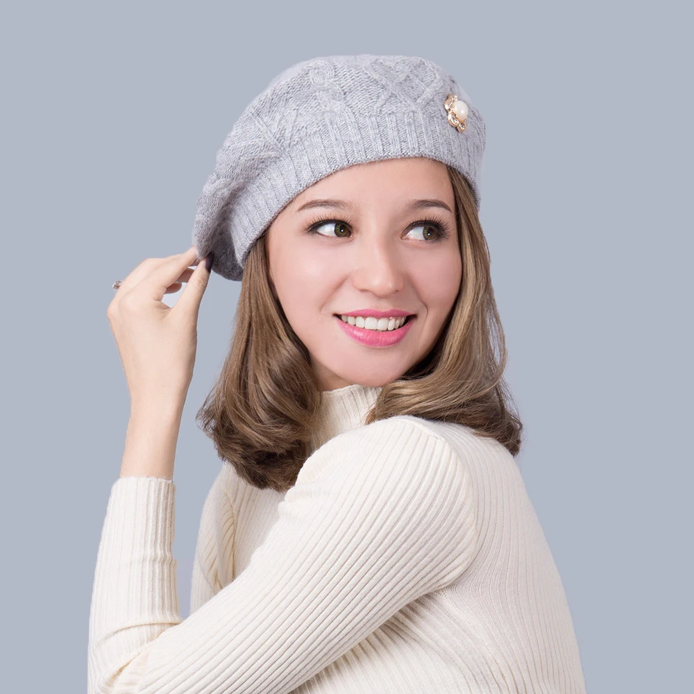 Берет женская шапка зимняя из ангоры вязаная осенняя теплая для катания на лыжах