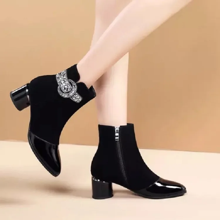

Ботильоны женские кожаные со стразами, модная брендовая обувь с пряжкой и круглым носком, демисезонные