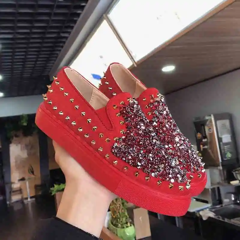 2019 г. весенняя женская обувь с заклепками и стразами лоферы черные модные