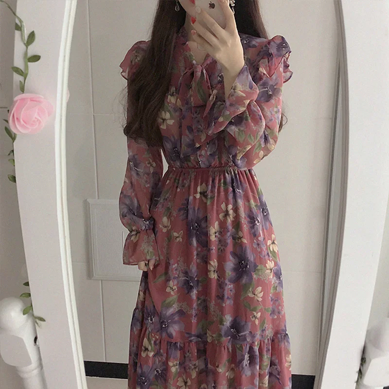 Винтажное длинное платье с оборками и расклешенными рукавами облегающее