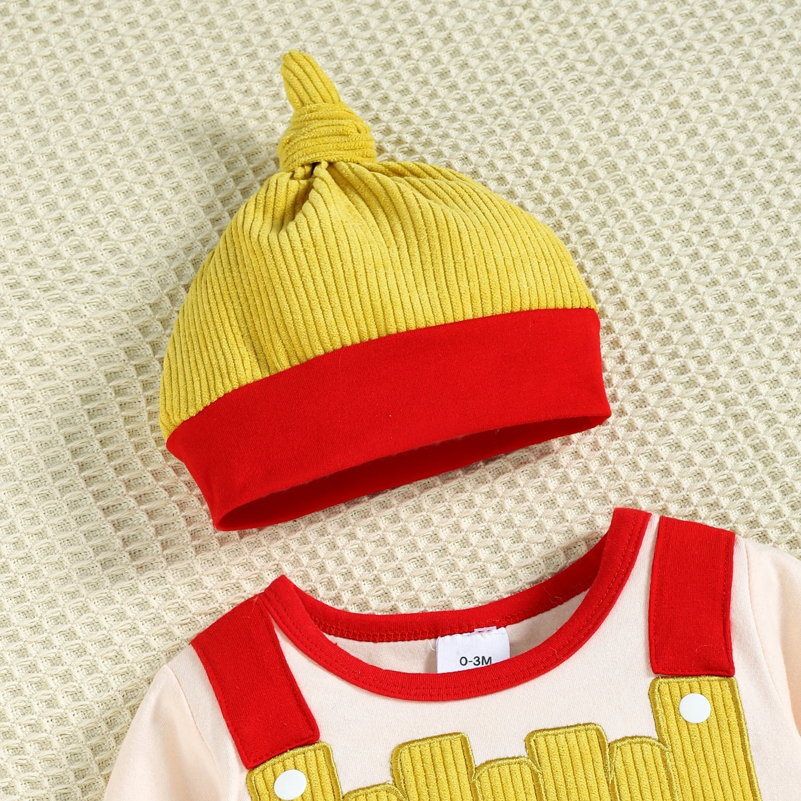 Ползунки с длинным рукавом для младенцев с принтом картофель фри и шапкой, комплект из двух прелестных комбинезонов для новорожденных.