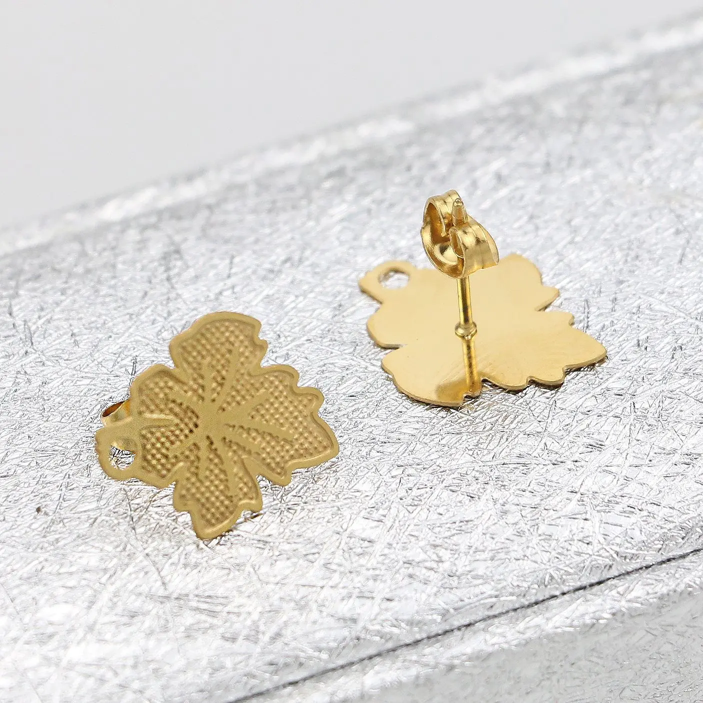 

Hobbyworker Wholesale Leaf Earring with Stoppers For DIY Jewelry Accessories 5 Buyers