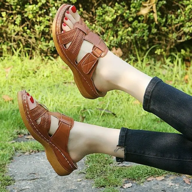 

Ladies Casual Sandals Plus Size Slippers Women Fashion Thick Bottom Slope with Non-slip Wear Beach Sandals Hollow Women's Shoes