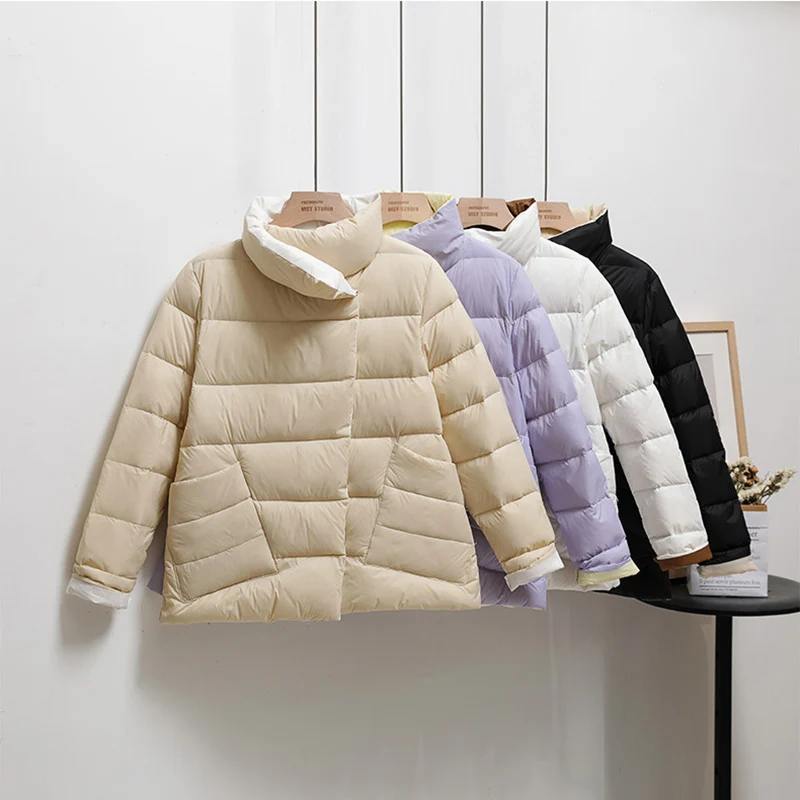 

Женский пуховик в Корейском стиле, зимнее модное однотонное короткое пальто на белом утином пуху 2021 с длинными рукавами, повседневное тепло...