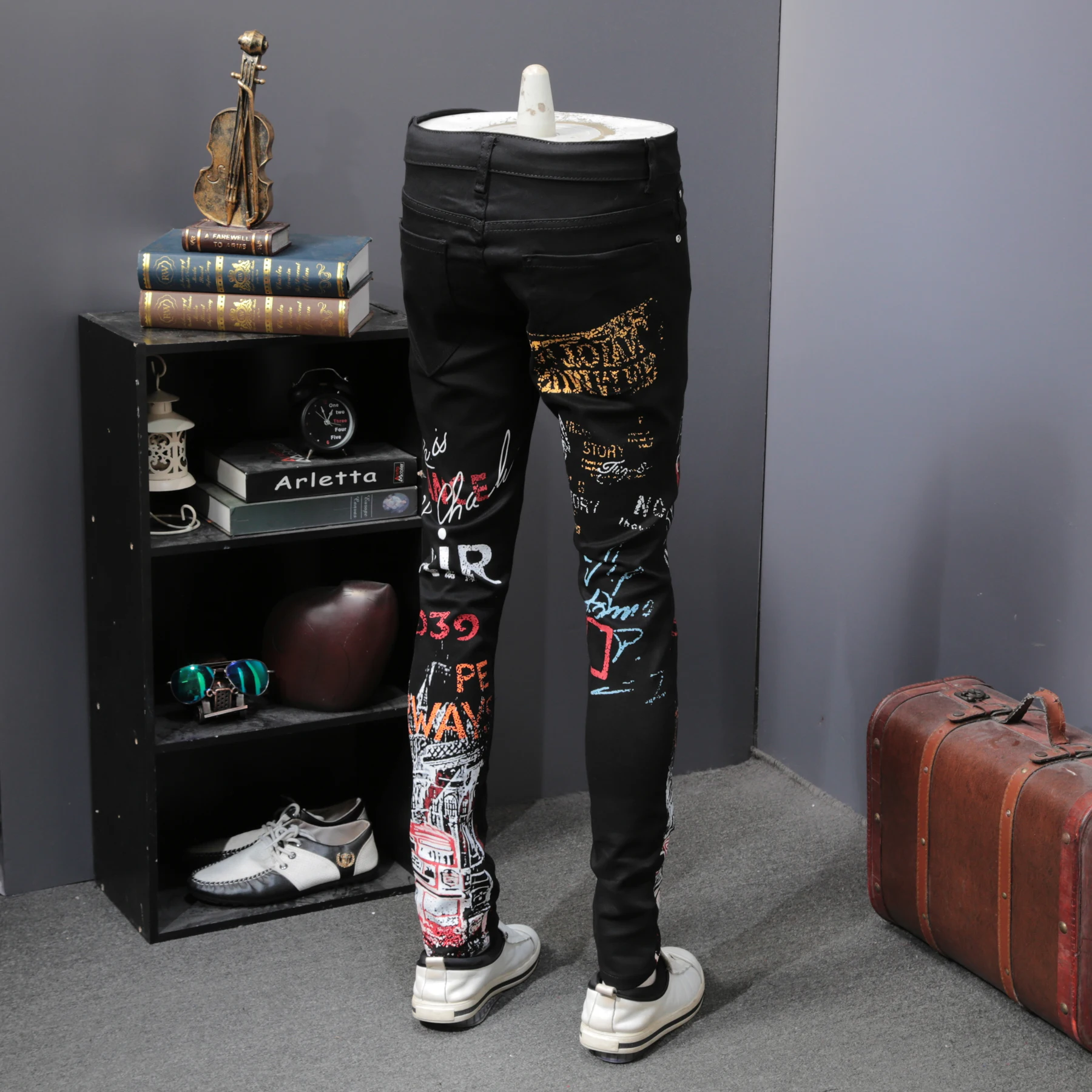 

Black Printing Elastic Force New Leisure Time Jeans Male Tide Brand Personality Directly Canister Self-cultivation Long Flower