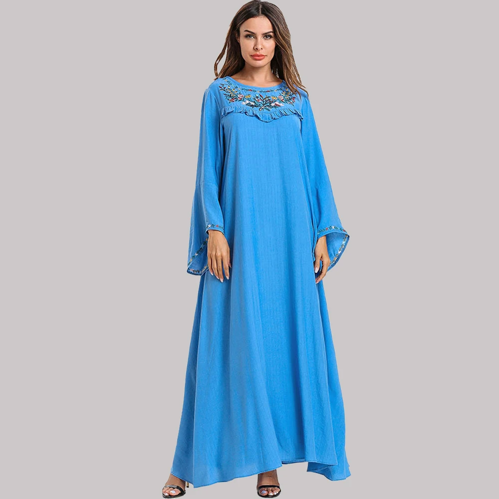 Женское длинное платье свободного покроя с длинными расклешенными