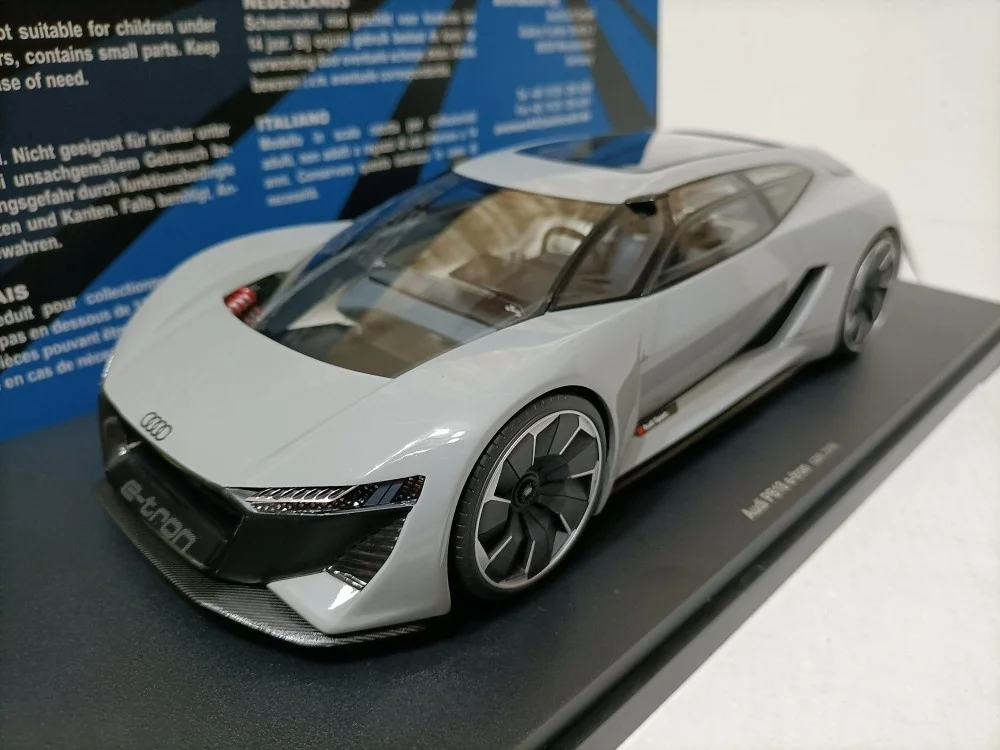 

Autocult 1:18 Audi PB18 E-tron 2018 Pure Electric Supercar Concept Car Collector Edition Metal Diecast Model Car Toy Gift