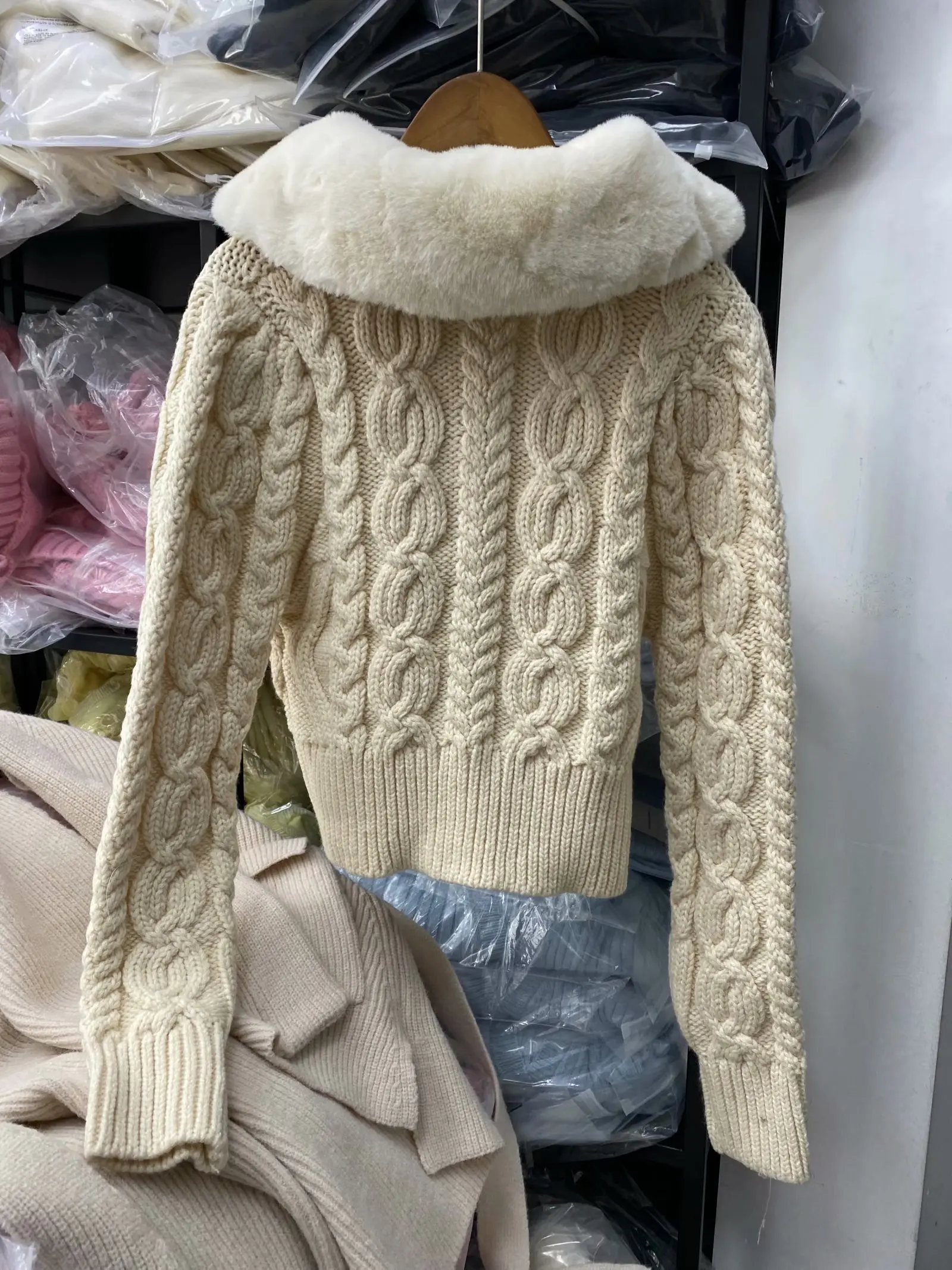 

TMODA839 Za Women 2021 Fashion Faux Fur Cropped Knitted Cardigan Sweater Vintage Long Sleeve Buttons Female Outerwear Chic Top