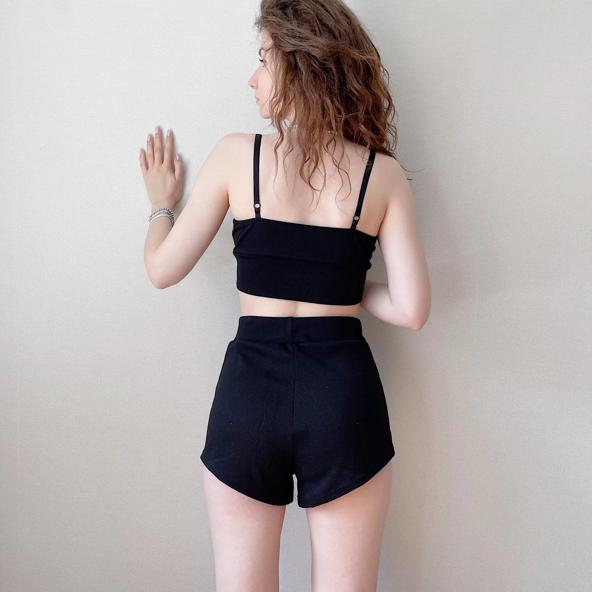 

2021 Summer New Fashion All-match Camisole Short Crop Top + Elastic Waist Shorts Two-piece Female