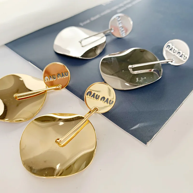 

Южная Корея диска серьги нишу дизайн холодной модный металлический блеск серьга геометрической формы серьги