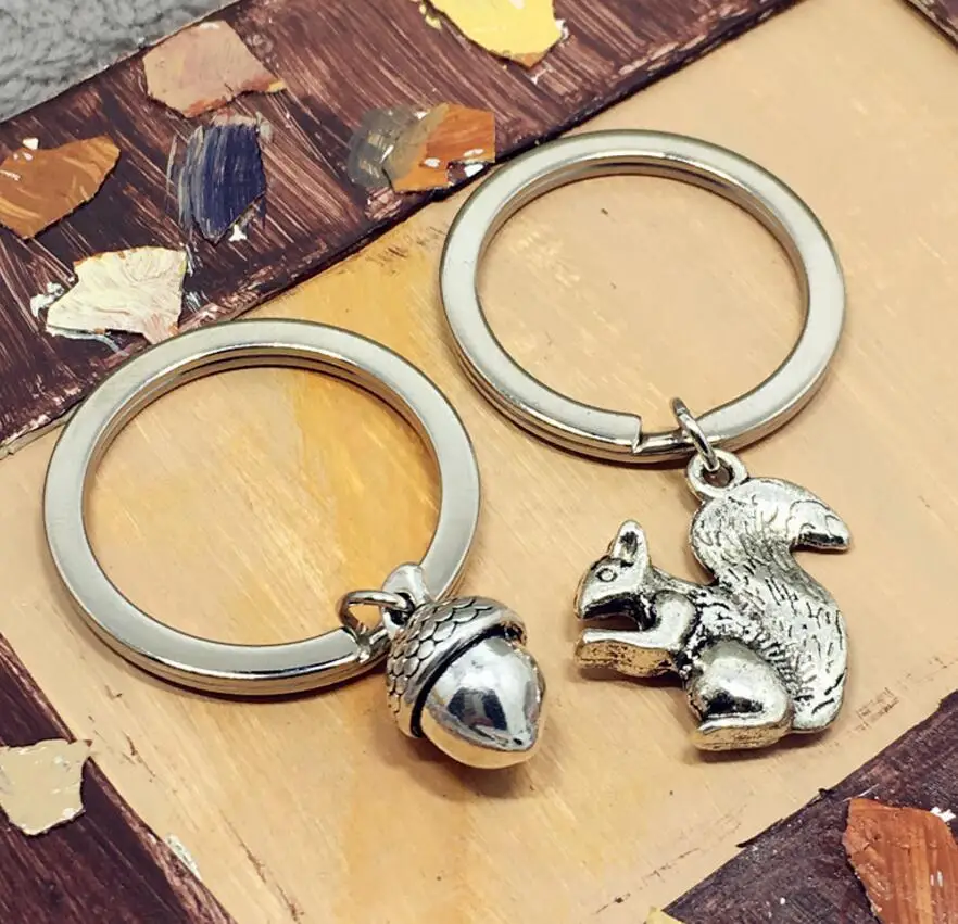 Брелок для ключей 3D в виде белки розовый желудь маленький животный брелок с