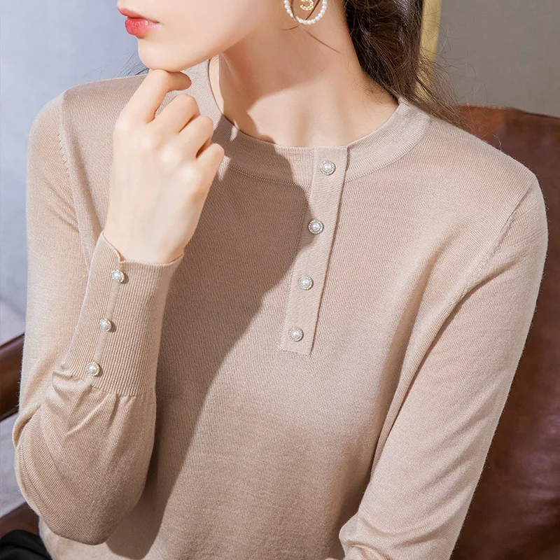 

2021 new fashion T-shirt round neck solid color button long sleeve knitted women