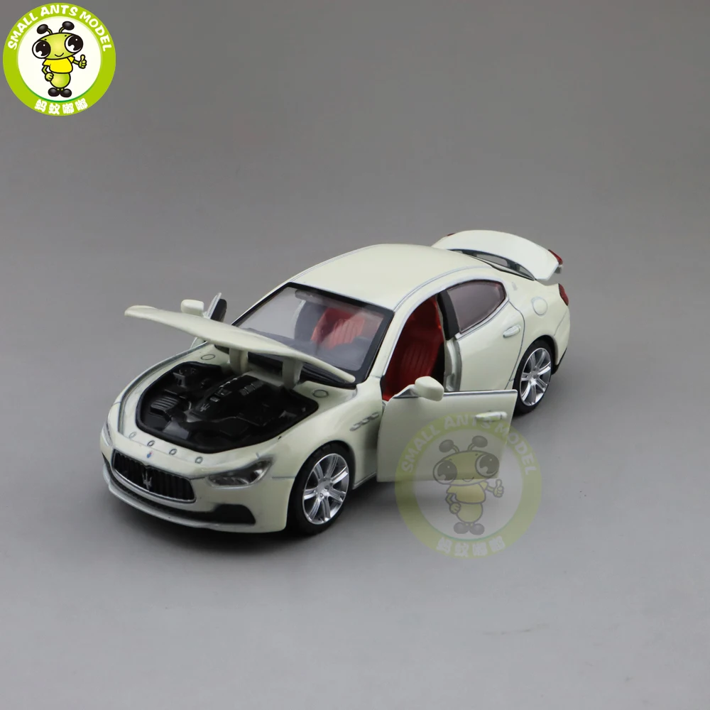 1/32 Maserati Ghibli литая под давлением Модель автомобиля игрушки для детей мальчиков и девочек Подарки звуковое освещение Вытяните назад