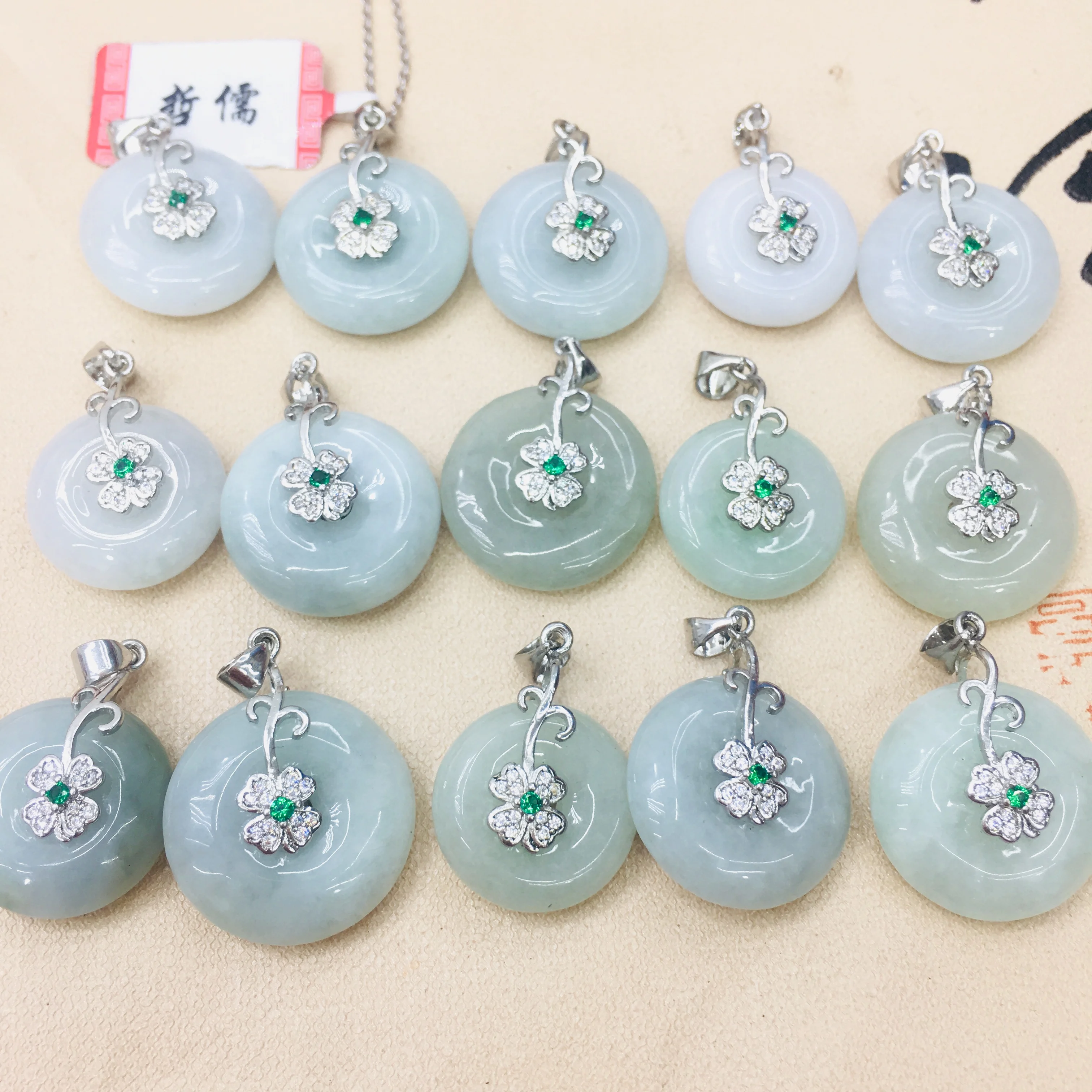 Подвеска-пончик с натуральным бирманским ажадеитом Элегантная подвеска-пончик