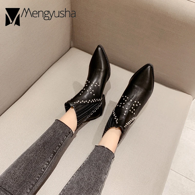 Ботинки Челси с острым носком и заклепками коллекция 2019 года Женские Кожаные martin