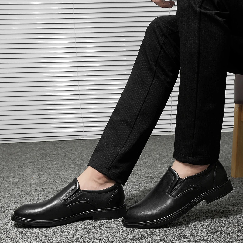 

Casual Men Shoes Men Loafers slip on Moccasins Men Genuine Leather Loafers for Men breathable Flats outdoor Male Loafers