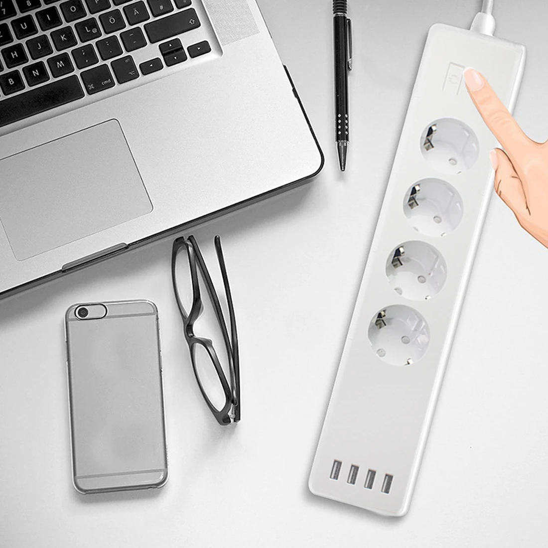 

Smart Wireless EU Power Strip Supports Voice Control With 4 USB Supports Sub-Control Switch Wireless Power Strip