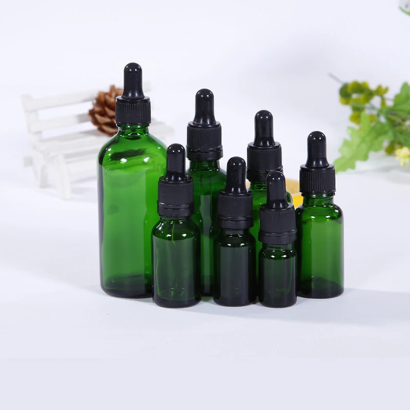 Зеленая стеклянная бутылка с чистым эфирным маслом жидкость реагент эссенция