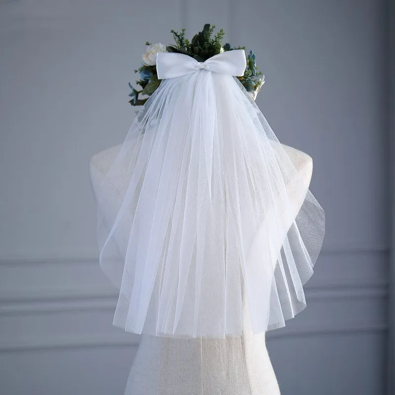 Фата для невесты короткая из тюля с белой лентой и бантом | Свадьбы торжества