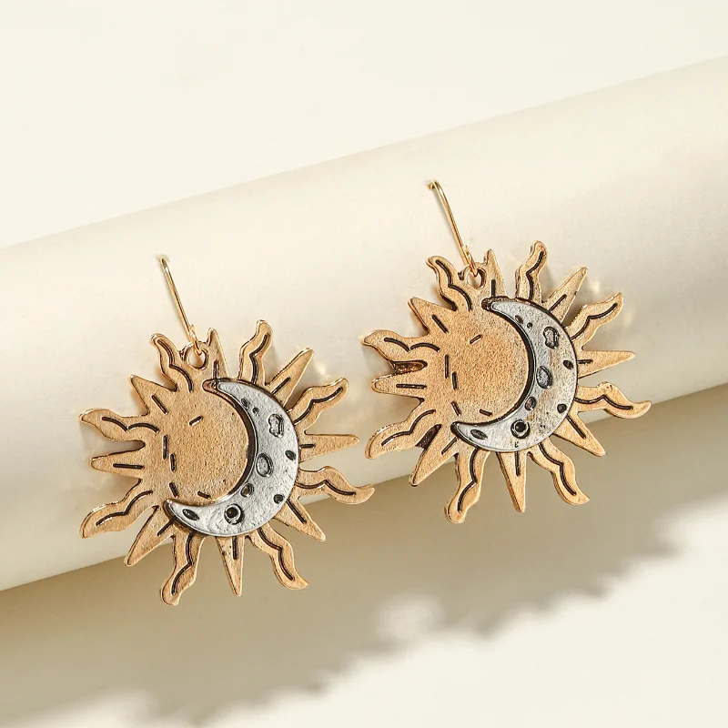 

Fashion Creative Bohemian Sun And Moon Earrings New Ladies Gold Pendant Earrings Female Bohemian Wedding Party Gift For Her