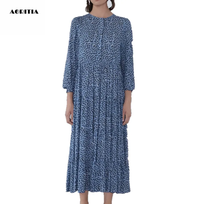 Женское плиссированное платье с круглым вырезом синее длинными рукавами и