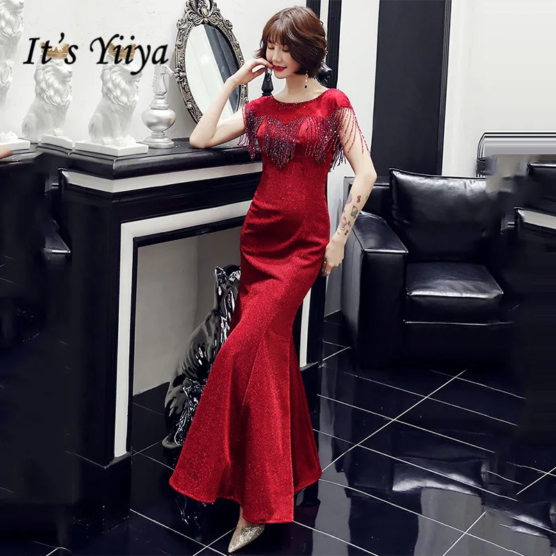 Женские вечерние платья It's Yiiya бордовые с кисточками круглым вырезом и коротким