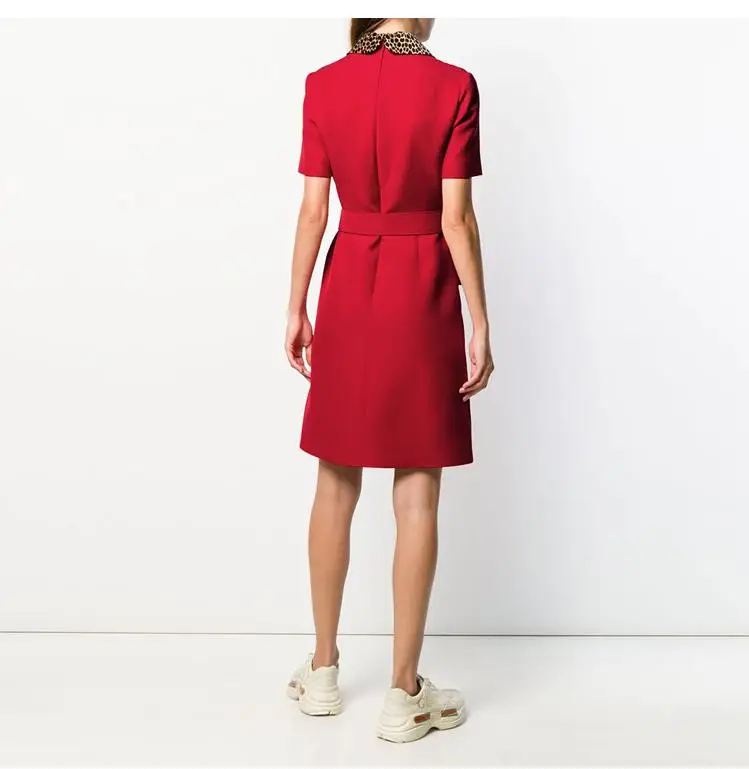 Женское элегантное модельное платье красное с отложным воротником коротким