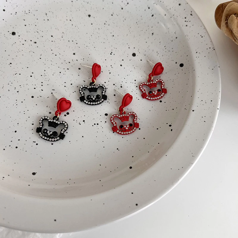 

2021 New Cute Animal Stud Earrings Women Temperament Little Tiger Rhinestone Earring Girls Birthday Party Jewelry Heart Earring