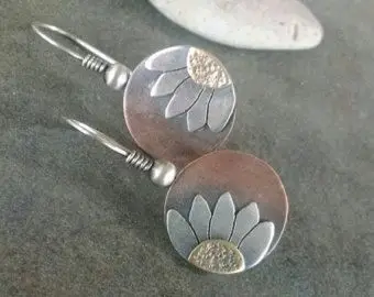 

925 STERLING SILVER DAISY LADY EARRINGS